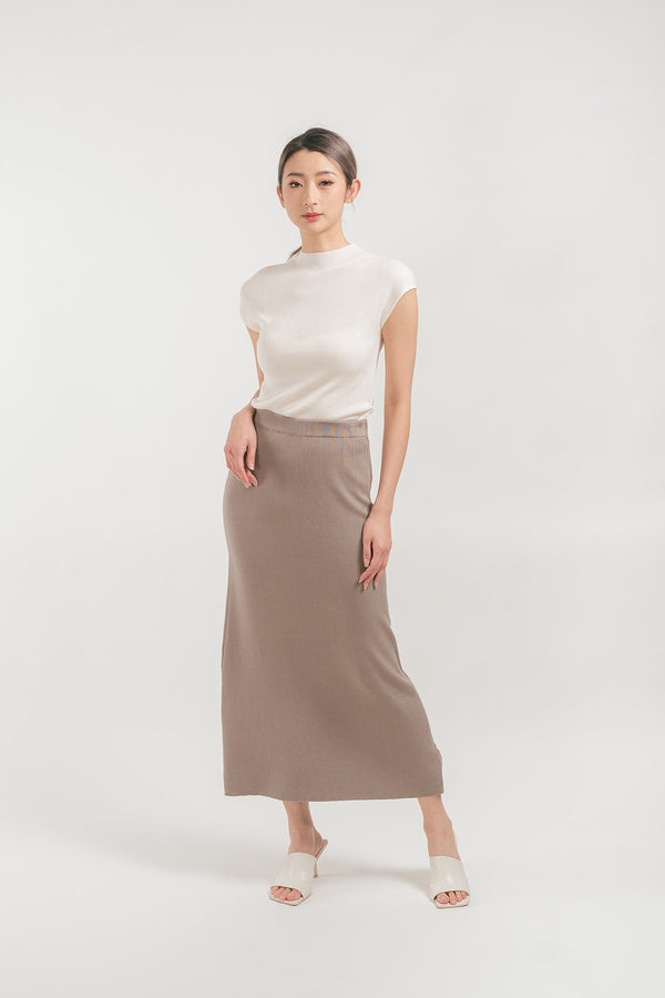 Devorra Ribbed Maxi Skirt