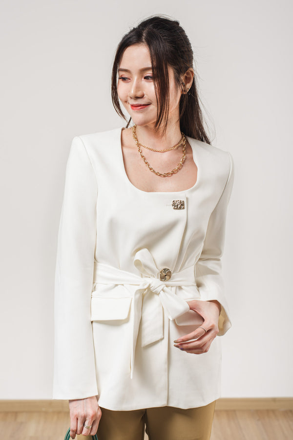 Square neckline button blazer